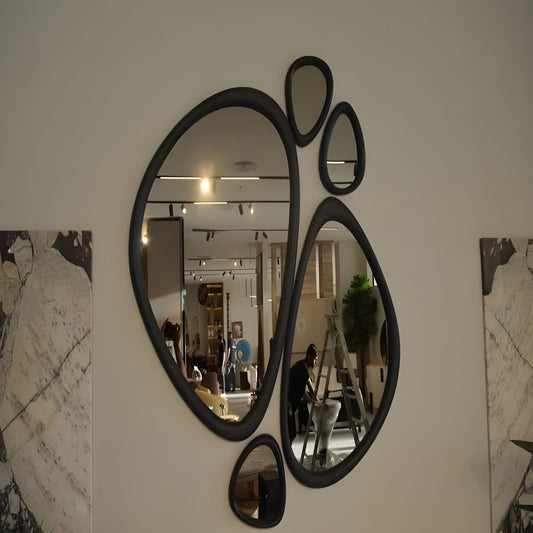 مرايا مونارا  ساحرة